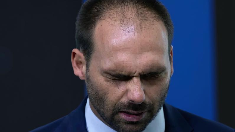 A deputada federal Tabata Amaral (PSB-SP) e o ex-deputado federal Eduardo Bolsonaro (PL-SP) (Fotos/Reprodução)