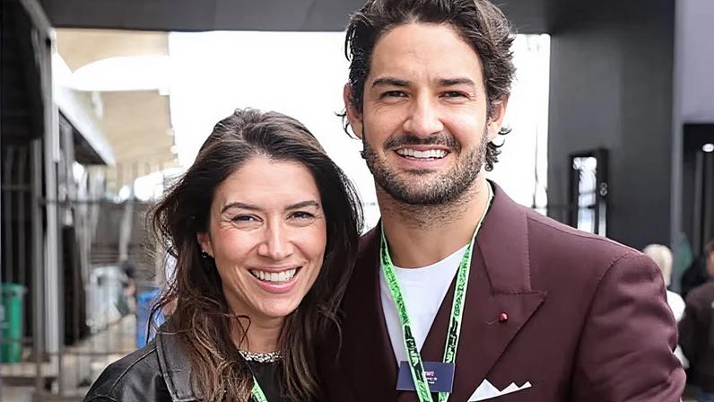 Alexandre Pato chega à ONU acompanhado do filho