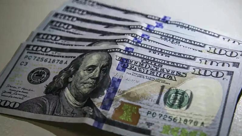 Dados econômicos dos EUA apontam desaceleração, com a inflação ainda acima da meta