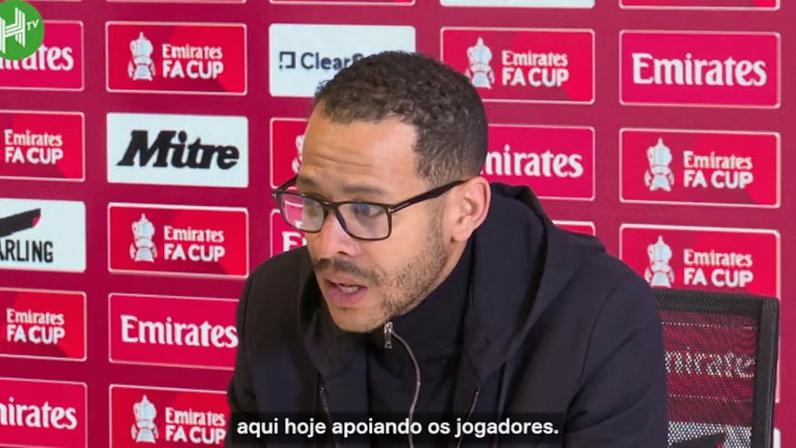 Rosenior evita comentar críticas do agente de Enzo Fernández