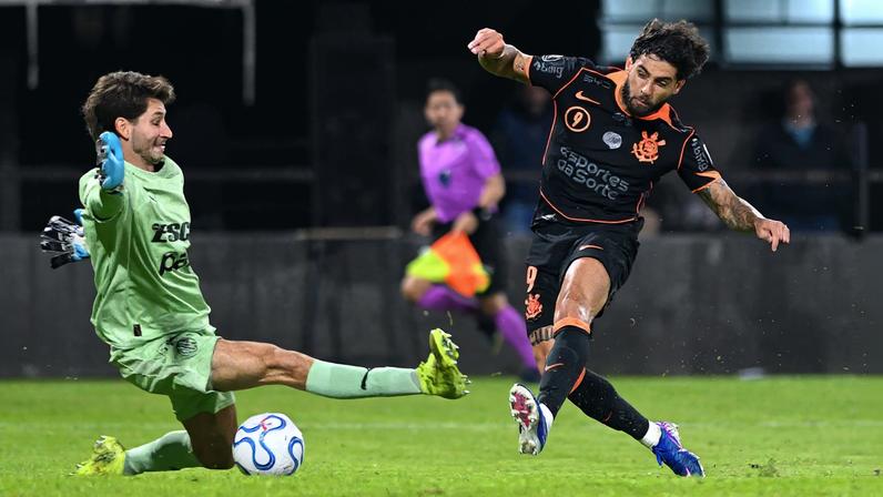 Yuri Alberto marcou o segundo gol. E selou a vitória importante, na estreia de Fernando Diniz