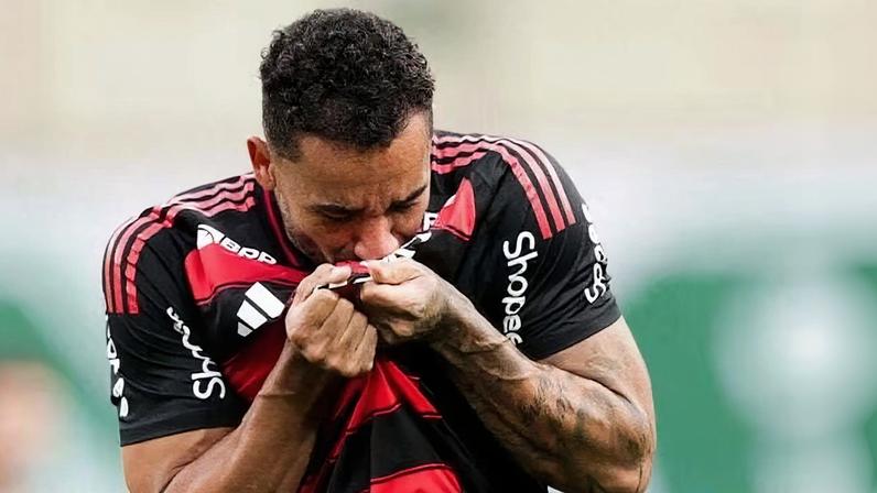 Danilo, do Flamengo, quase se aposentou após vencer a Libertadores