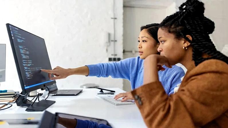 Empresas estão contratando em cibersegurança, análise de dados e equipes de IA para suprir a demanda causada pela inteligência artificial (Getty Images). (Getty Images)