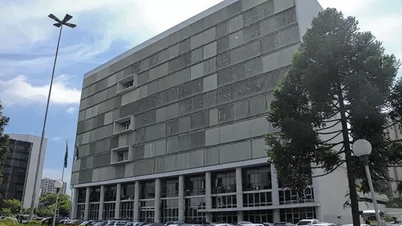 Fachada do prédio do Tribunal de Justiça do Paraná