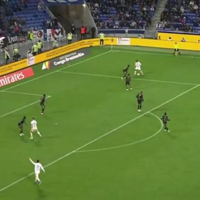 Endrick faz cruzamento e Yaremchuk abre o placar para o Lyon