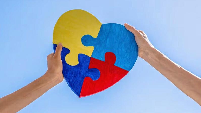 Abril Azul: 7 direitos de pessoas autistas pouco conhecidos