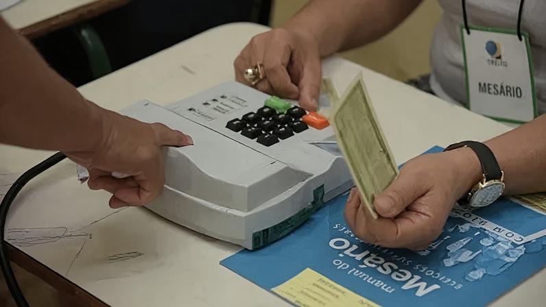 Mesários têm funções importantes como emitir o relatório comprobatório de que nenhum candidato foi votado antes do início das eleições