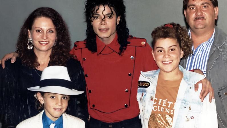 Diretor de 'Deixando Neverland' afirma que acordo de Michael Jackson com a HBO nos anos 1990 levou à exclusão do documentário das plataformas da emissora