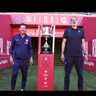 Simeone e Matarazzo posam com troféu da Copa do Rei