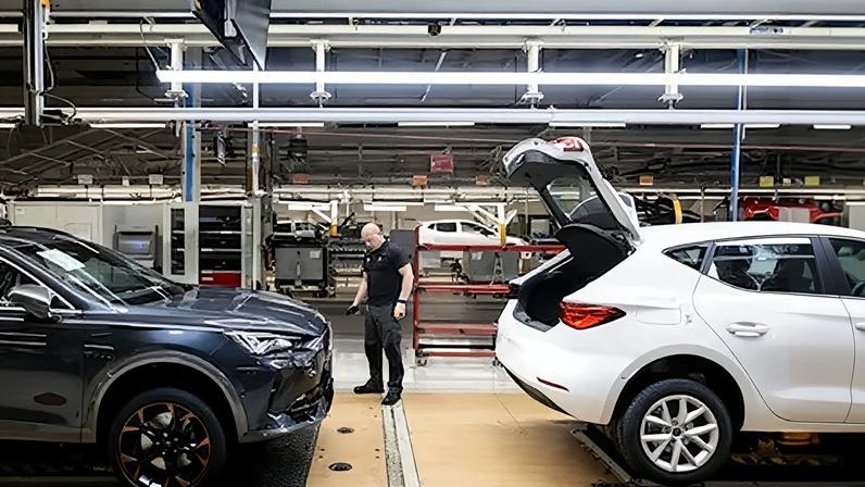 Fábricas espanholas de carros retomam terreno em março, mas produção cai em 2026