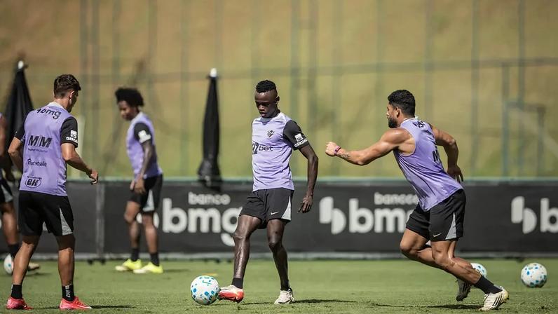 Domínguez retorna com opções para escala do Atlético-MG contra o Athletico-PR