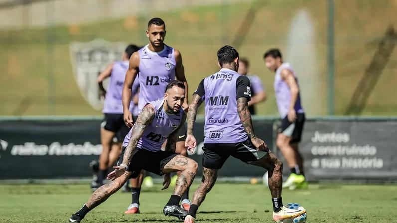 Volante é liberado pelo DM e volta a ficar à disposição do Atlético-MG