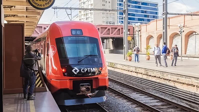 Trem da Linha Coral da CPTM, em São Paulo