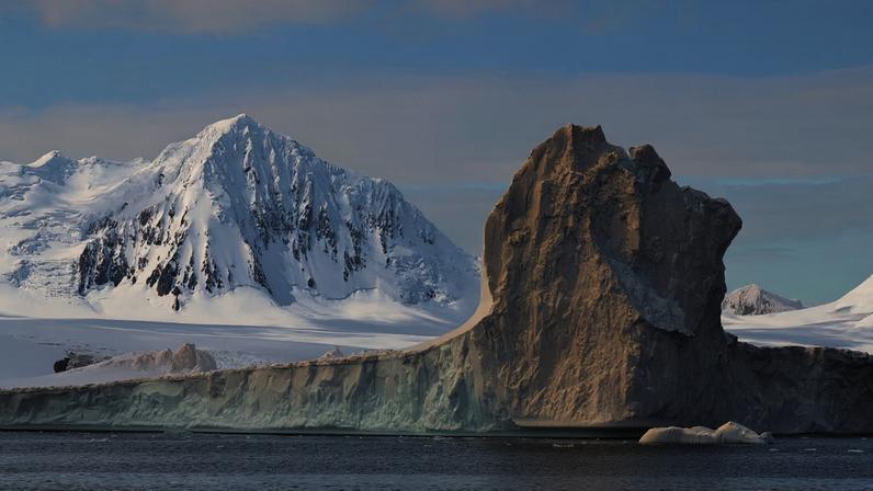 Geleiras instáveis avançaram rapidamente e aumentaram risco de desastres naturais (Imagem: Getty Images via Canva)