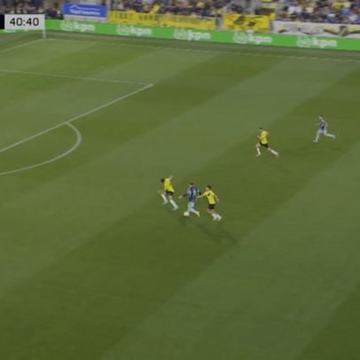 Golaço de Godts, joia do Ajax, impressiona no jogo