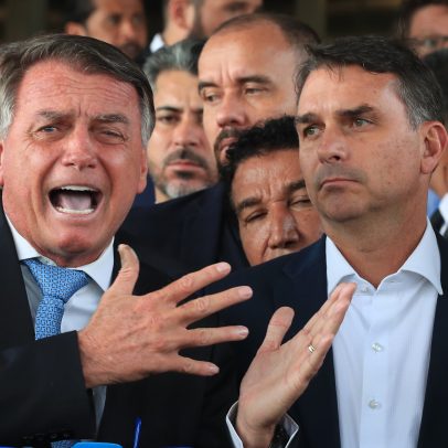 Moraes determina que defesa de Bolsonaro informe nomes de técnicos de elevador