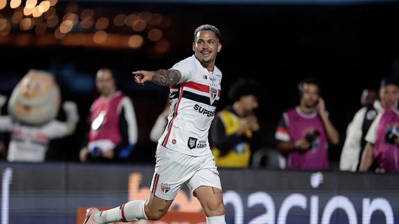 Luciano comemora gol da vitória sobre o Juventude
