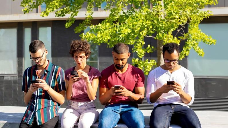 Tech neck: como uso excessivo de celular afeta a postura