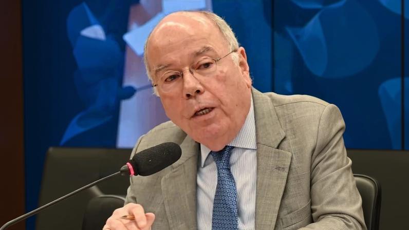 Diplomatas brasileiros acompanham situação com cautela