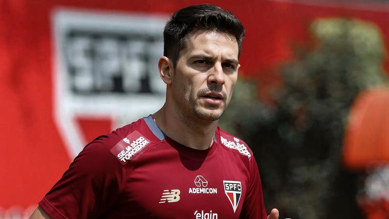 Oscar, do São Paulo, anuncia aposentadoria e diz que queria jogar mais