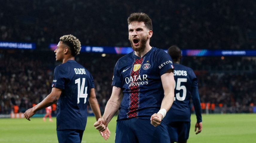 Khvicha Kvaratskhelia foi autor de dois gols na vitória do PSG