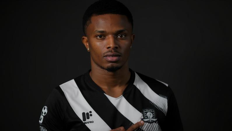 Jovem jogador morre após ataque a tiros contra ônibus de time