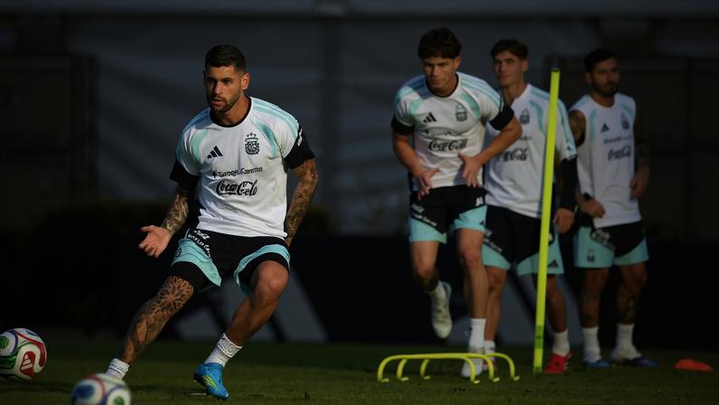 Titular da Argentina sofre lesão séria no joelho e pode ficar fora da Copa