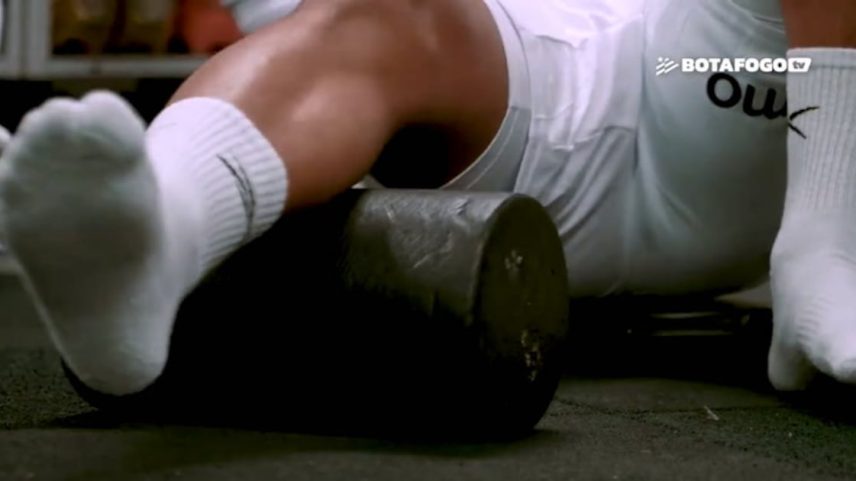 Confira os bastidores da goleada do Glorioso na ida até Chapecó. Os gols da partida foram de Matheus Martins e Edenilson, ambos marcando duas vezes.