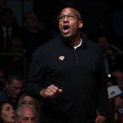 Mike Brown garante vitória para os Knicks sob intensa pressão de vencer