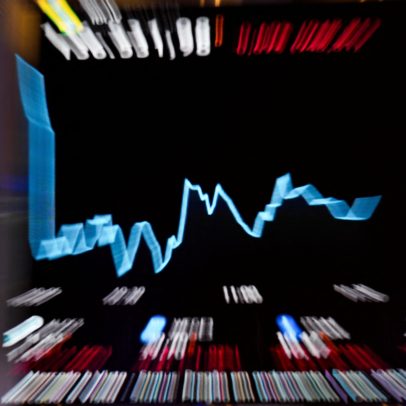 Ibovespa encerra em alta com volume abaixo da média e incertezas no Oriente Médio