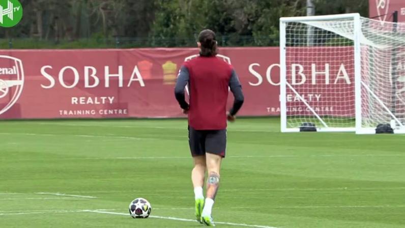 Riccardo Calafiori está de volta e à disposição do Arsenal para o jogo de ida da semifinal da Champions League contra o Atlético de Madrid.