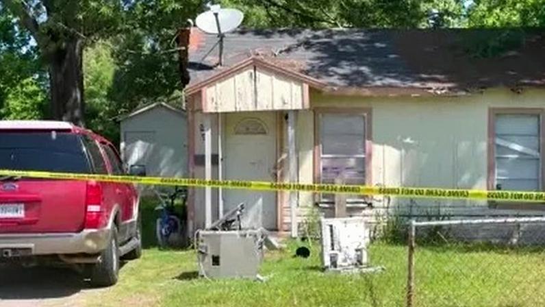 Uma das casas onde ataque a tiros aconteceu nos EUA