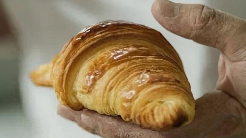Um dos pontos fortes da França é a sua reconhecida gastronomia. Várias delícias típicas do país fazem sucesso atraindo o gosto das pessoas pelo mundo. Veja alguns pratos e iguarias da cultura local que são irresistíveis.