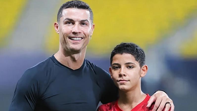 Cristiano Ronaldo pode atuar ao lado do filho na próxima temporada
