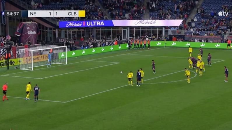 New England Revolution vence Columbus Crew por 2 a 1, com gol de Carles Gil