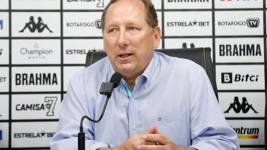 John Textor foi afastado da SAF do Botafogo por conta de divída bilionária