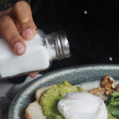 Estudo brasileiro associa hábitos alimentares a riscos graves após os 60 anos