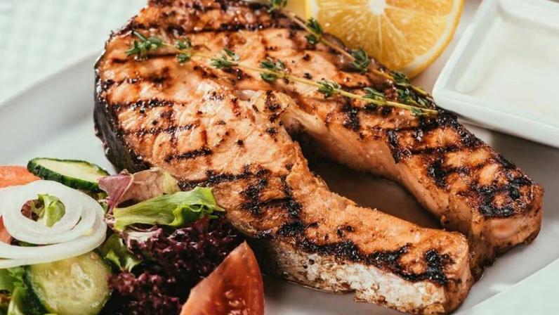 Triptofano e sono: quais alimentos ajudam a regular o ciclo noturno