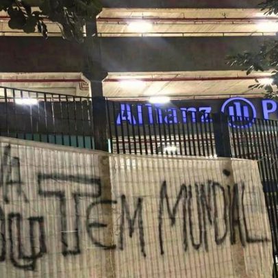 Torcida do Corinthians exibe faixa provocando Palmeiras com Arena Nu tem Mundial