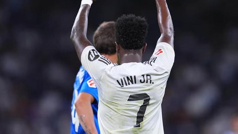 Vinicius Júnior fez um dos gols na vitória do Real Madrid sobre o Alavés.