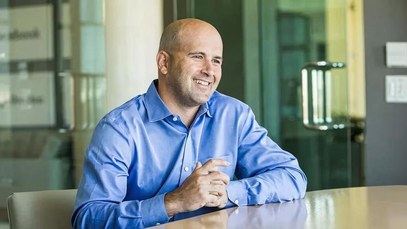 Kevin Efrusy: A IA é obviamente muito real e está impactando todos os setores de uma forma ou de outra. A atenção que ela recebe é certamente bem merecida