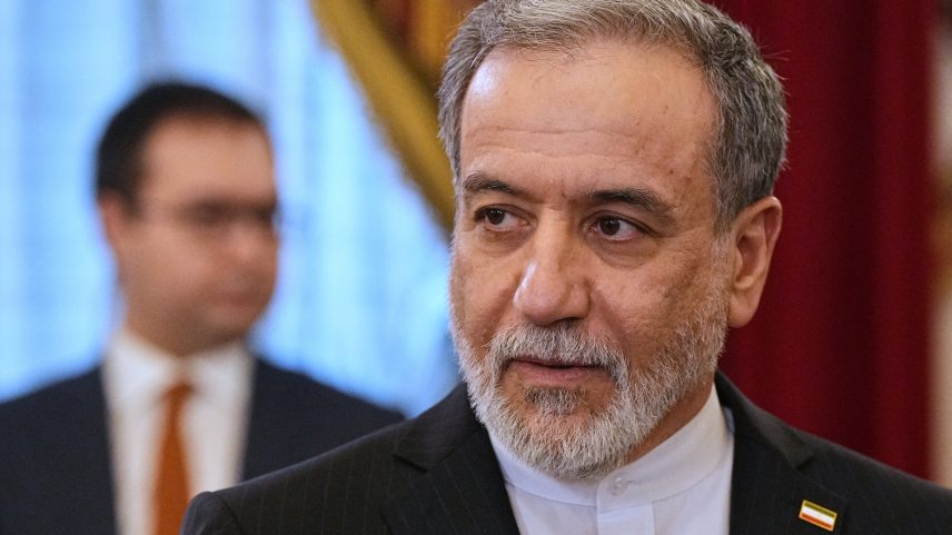 Abbas Araghchi participou de uma reunião com o presidente russo, Vladimir Putin, nesta segunda-feira