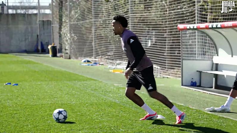 Militão volta a ser relacionado pelo Real Madrid após lesão