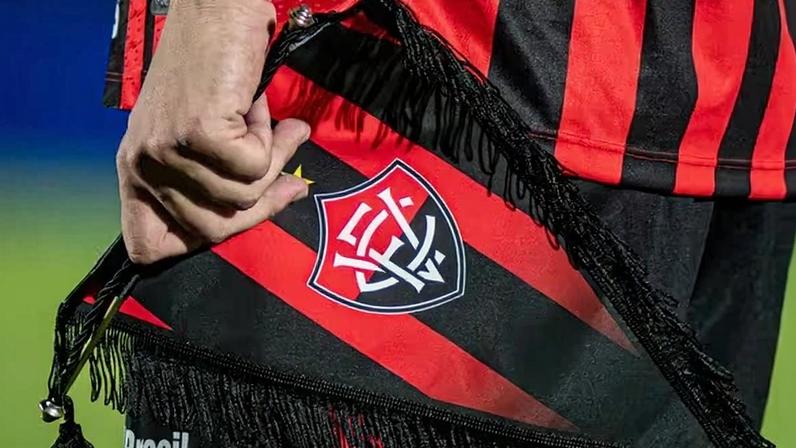 Vitória avança contratação definitiva de defensor com gigante do Brasileirão