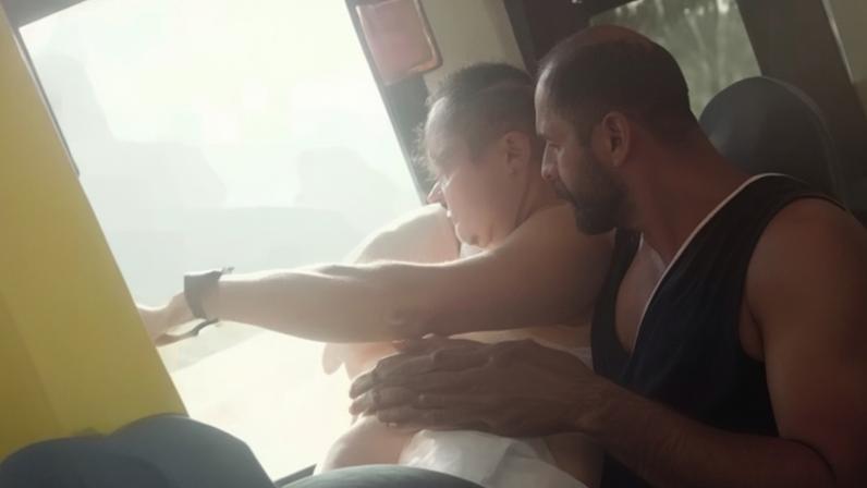 O professor de yoga Marcus Alexandria denunciou ter sido vítima de um episódio de homofobia dentro de um ônibus da linha 125 (Centro - Zona Sul), no Rio de Janeiro