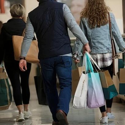 Varejo cresce 5,5% em março e 6,4% ante 2025, aponta índice Stone