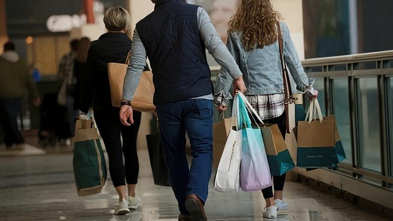 Apesar do avanço pontual, economista da Stone analisa que ambiente ainda é desafiador para o varejo