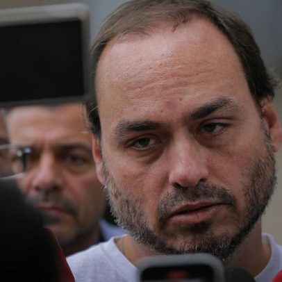 Carlos comenta sobre 5 meses de Bolsonaro preso