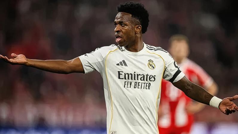 Vinicius Júnior, do Real Madrid, durante partida contra o Bayern de Munique pela Champions League 2025/26