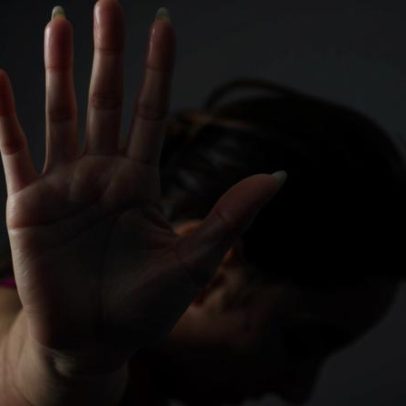 Mulher tem roupas incendiadas ao denunciar ex-companheiro por ameaça
